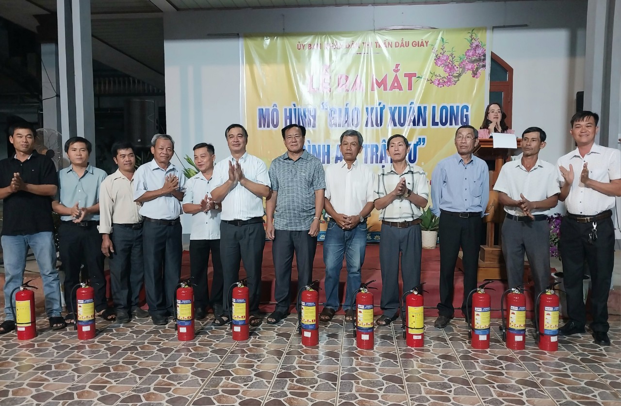 Trong ảnh Giáo xứ Xuân Long thị trấn Dầu Giây ra mắt mô hình Giáo xứ Xuân Long bình an, trật tự năm 2024.jpg