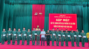 LÃNH ĐẠO XÃ  THỐNG NHẤT TỔ CHỨC THĂM, ĐỘNG VIÊN TÂN BINH TẠI CÁC ĐƠN VỊ NHẬN QUÂN