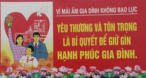 Xuân Hưng trao thư chúc mừng Công dân đăng ký khai sinh lần đầu