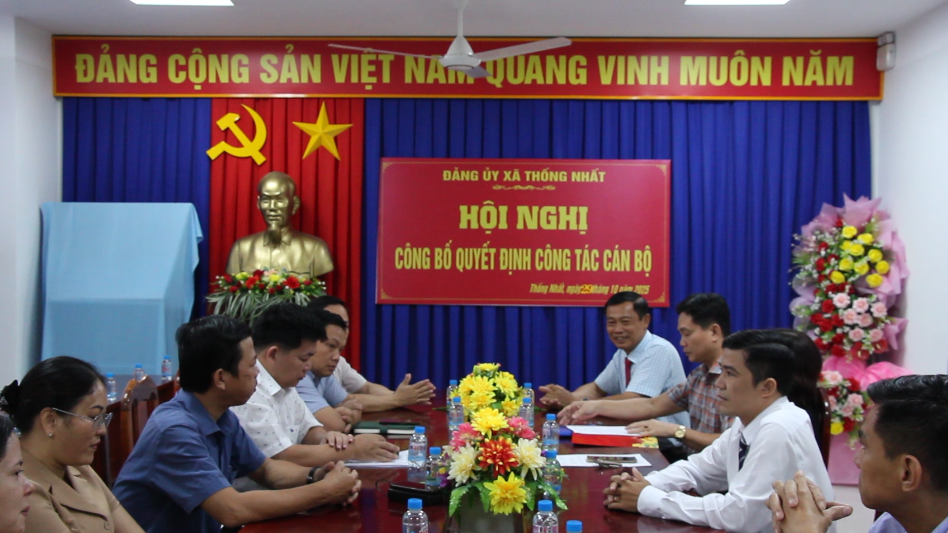 Quang cảnh hội nghị công bố quyết định công tác cán bộ