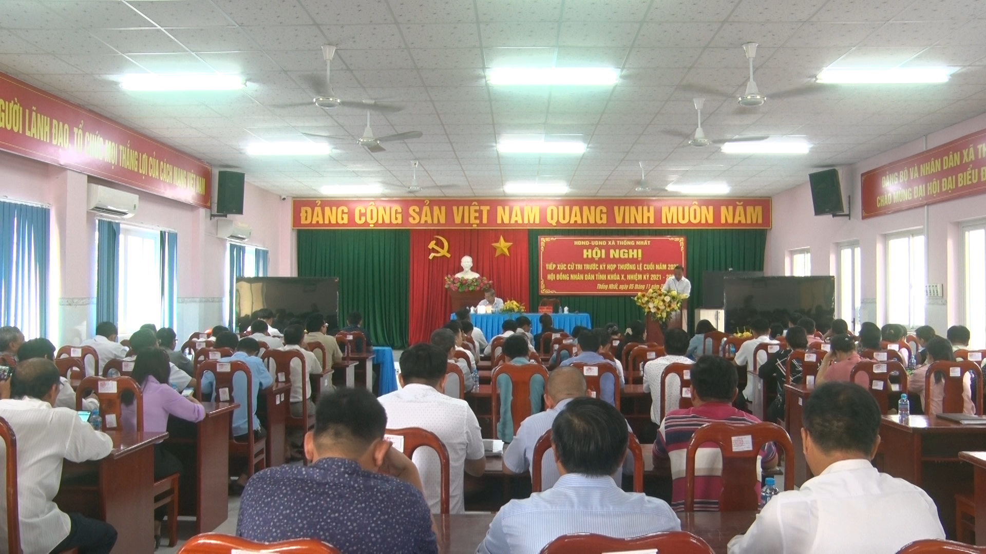 Quang cảnh buổi tiếp xúc