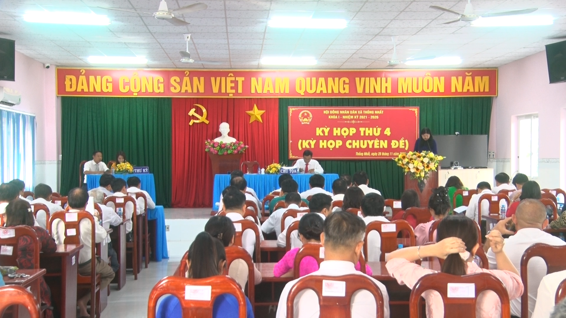 Quang cảnh kỳ họp