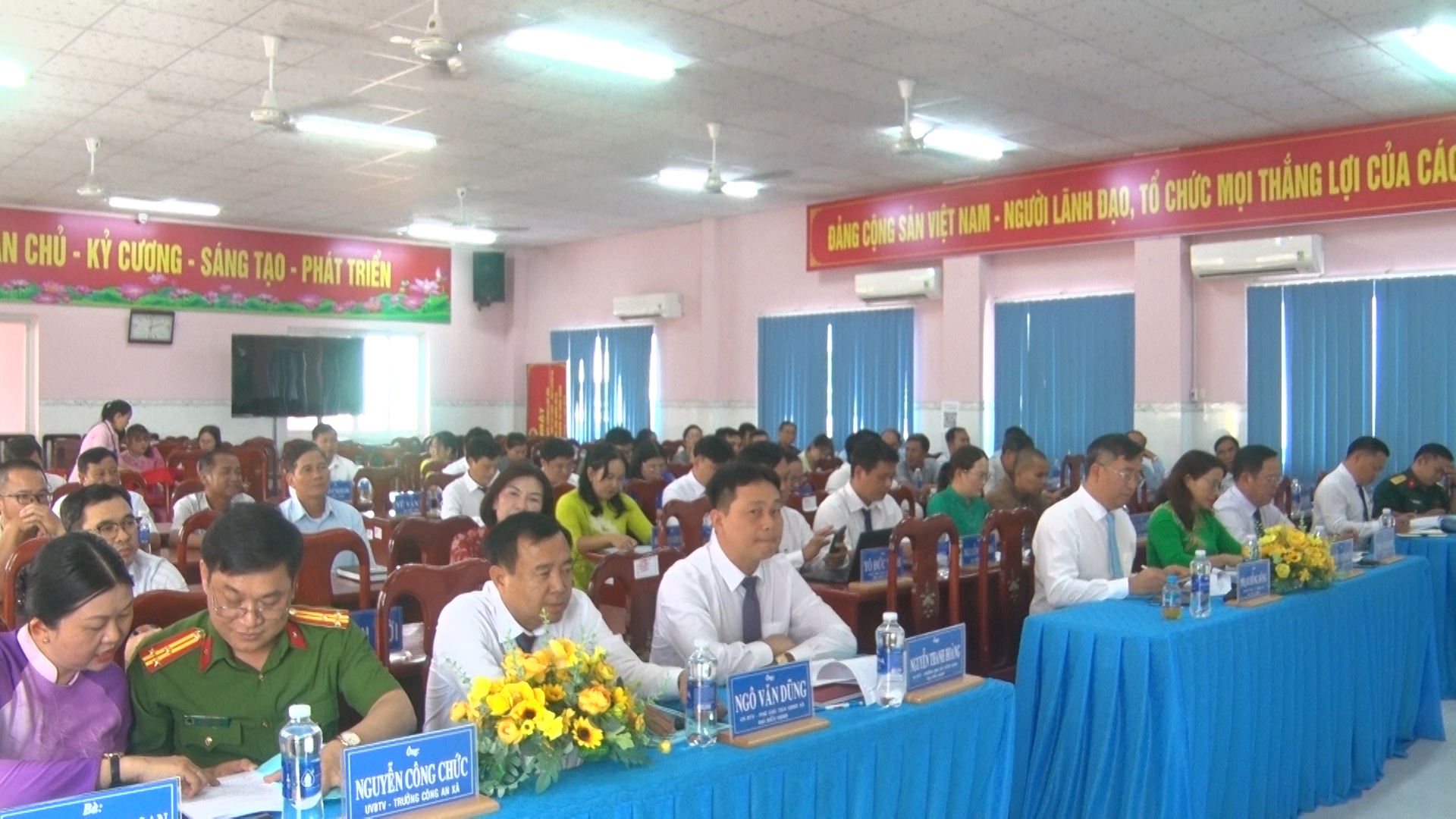 Các đại biểu tham dự Kỳ họp