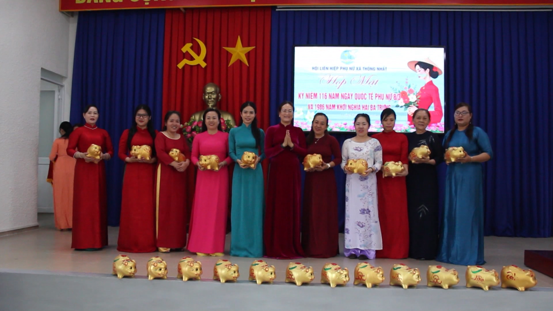 Phát động nuôi heo đất tiết kiệm trong các chi hội phụ nữ cơ sở