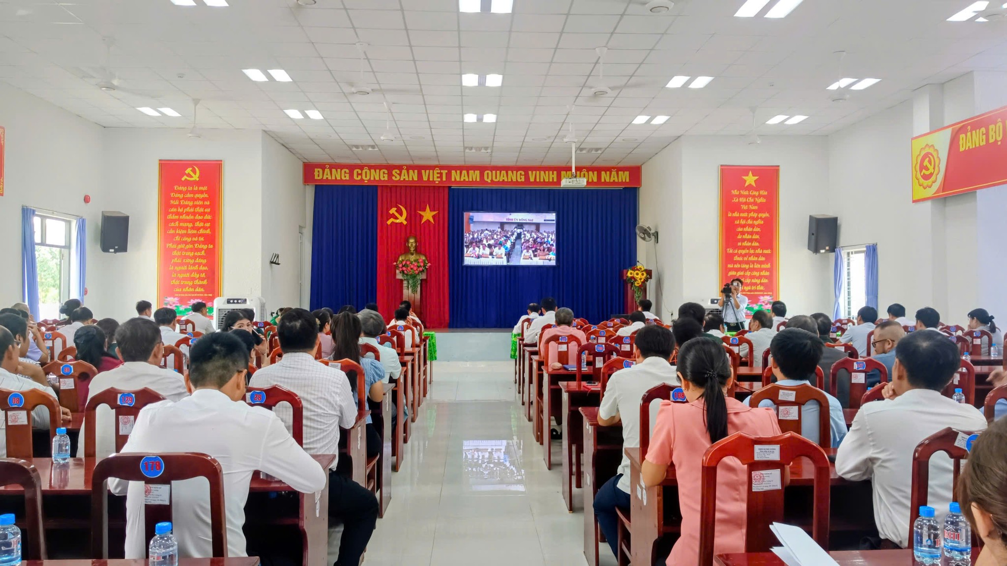 Toàn cảnh Hội nghị